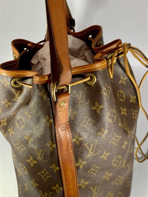 vintage lv bucket bag